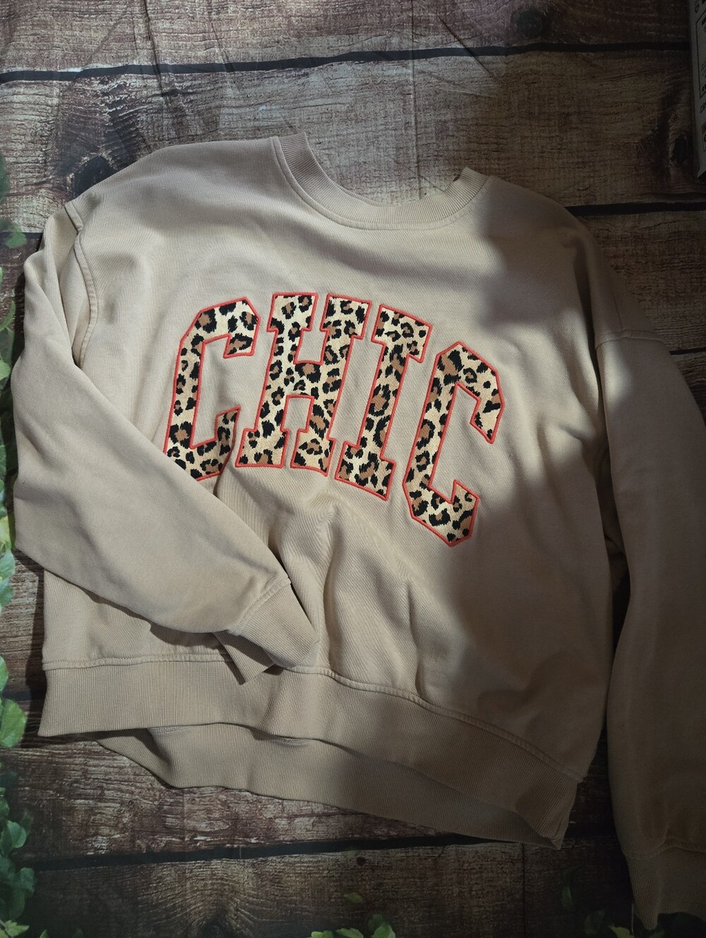 Cream 'CHIC' Leopard-Print Crewneck Sweatshirt